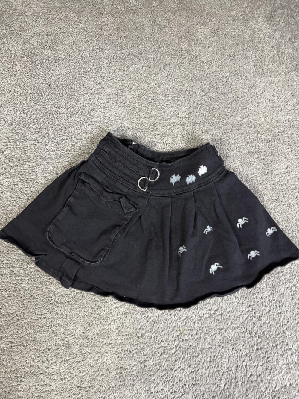 Hot Topic Skirt Girls SM Black Skater Short Embroidered Zipper Pocketsis